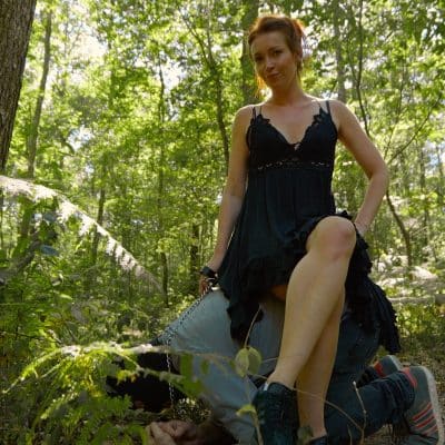 photos maitresse dresse son clébard